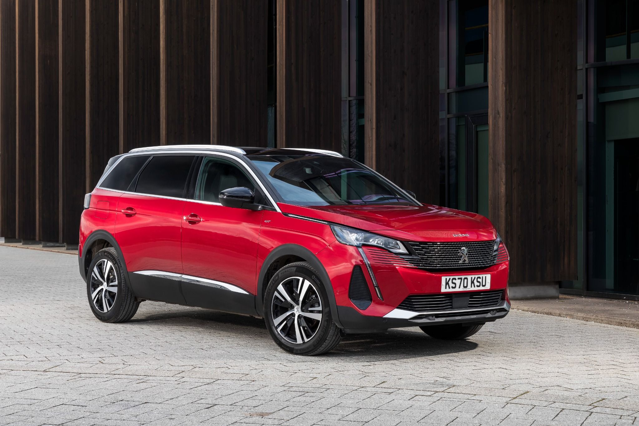 Peugeot 5008 Review image