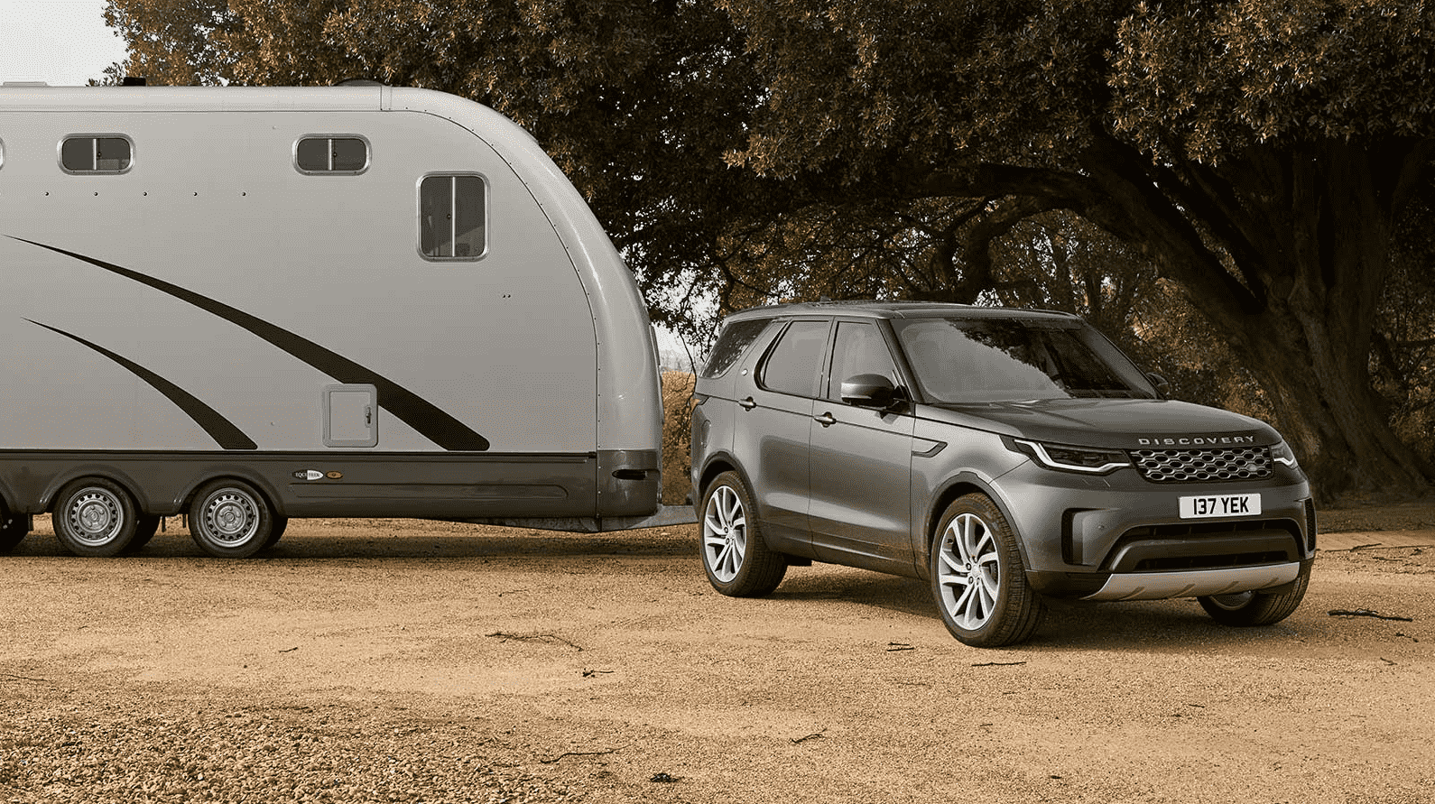 land-rover-discovery caravan