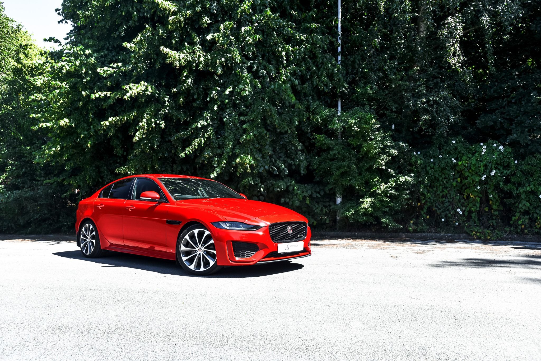 Front angle of Jaguar XE