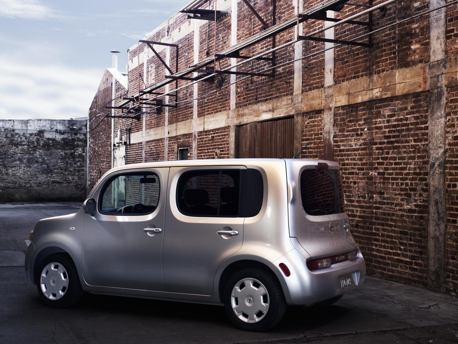 Rear and side view of an Nissan Cube