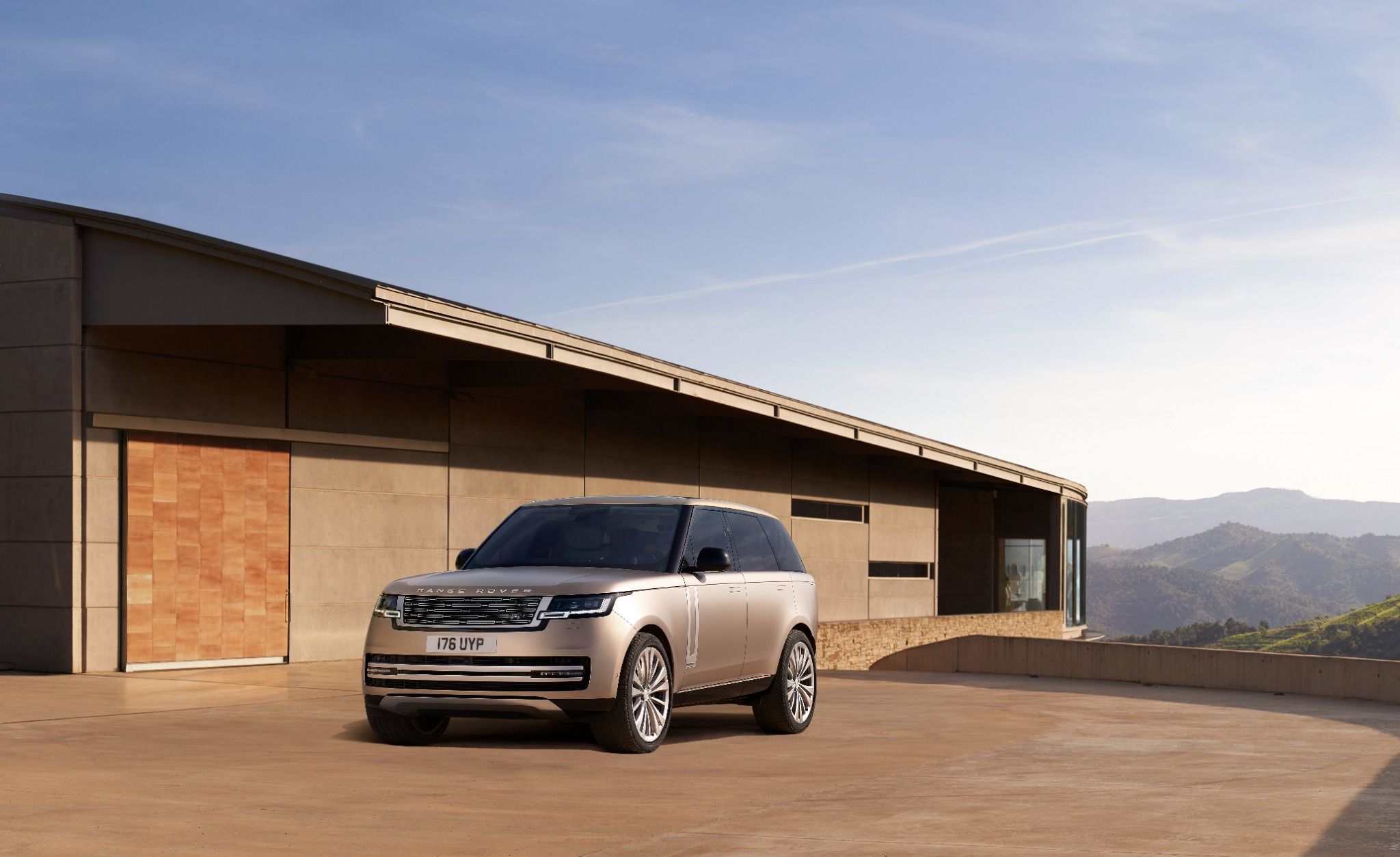 What is the new Range Rover going up against? image